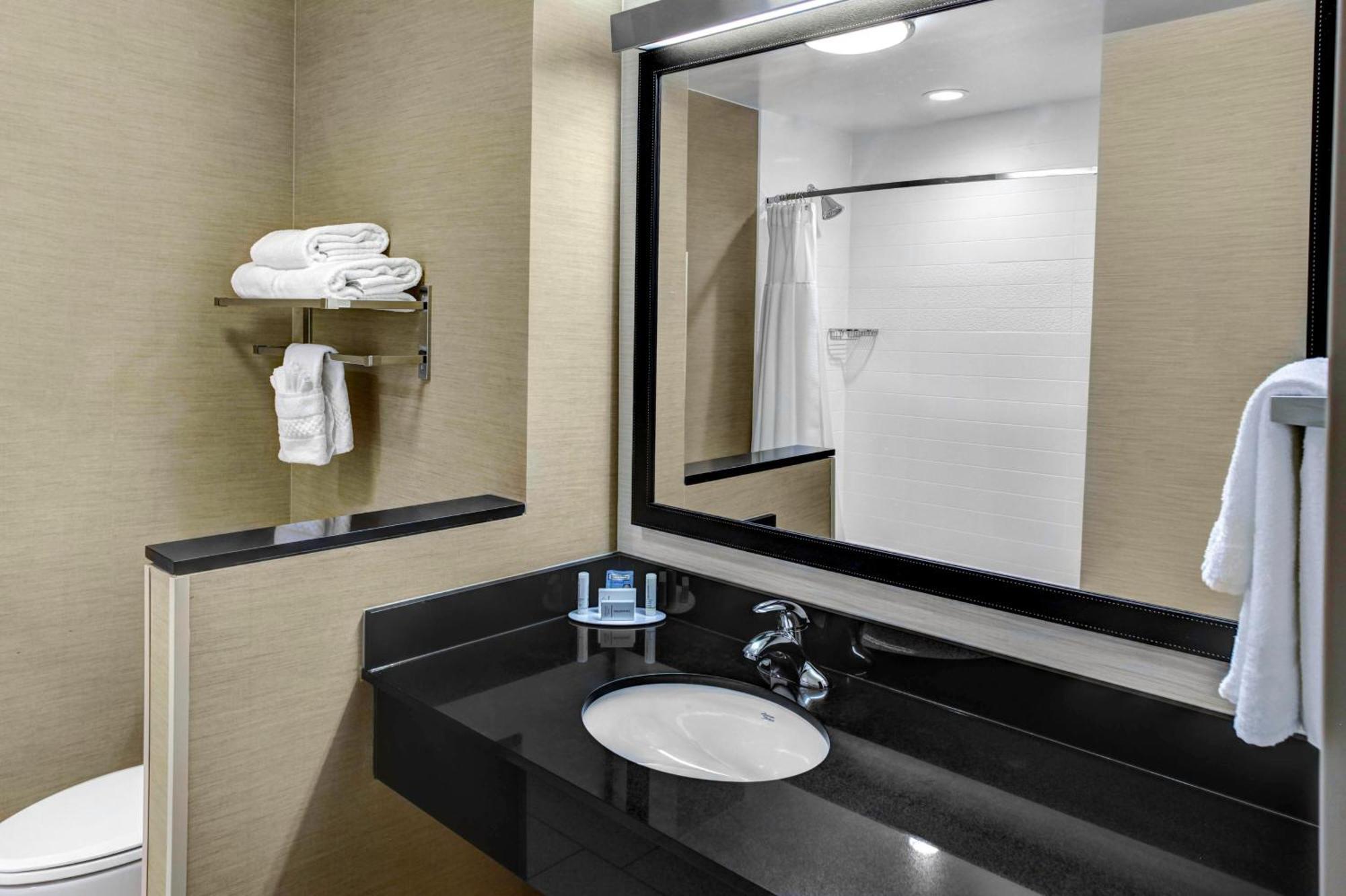 Fairfield Inn & Suites By Marriott Lansing At Eastwood מראה חיצוני תמונה