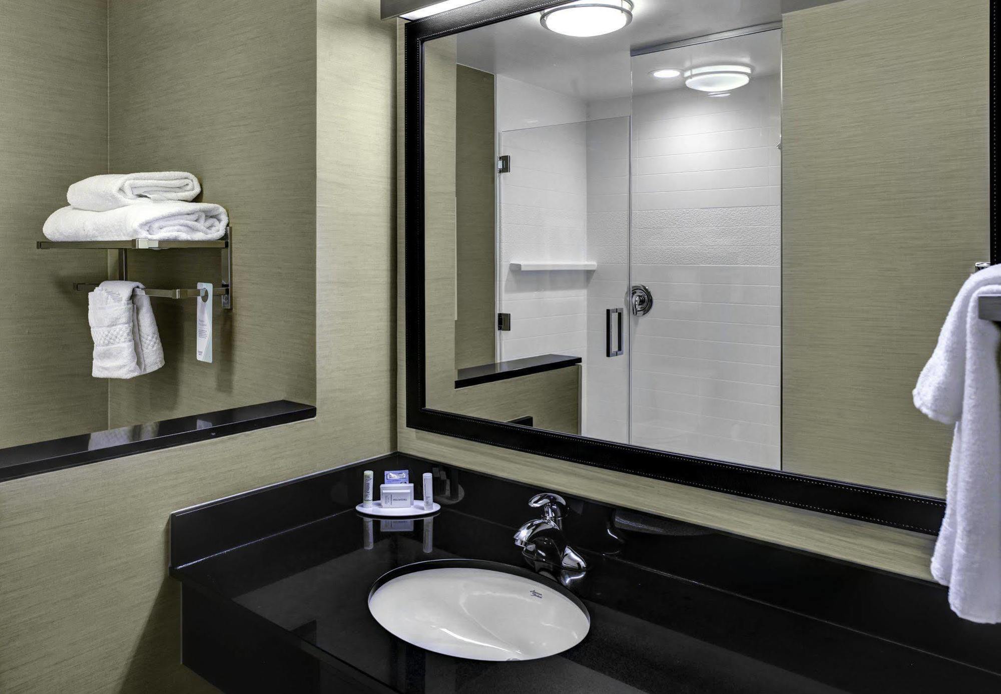 Fairfield Inn & Suites By Marriott Lansing At Eastwood מראה חיצוני תמונה