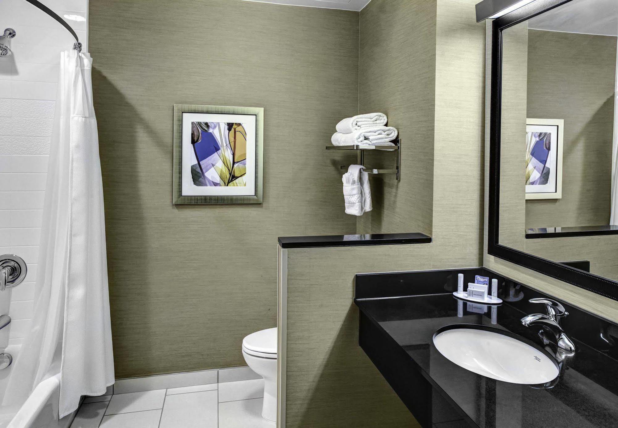 Fairfield Inn & Suites By Marriott Lansing At Eastwood מראה חיצוני תמונה